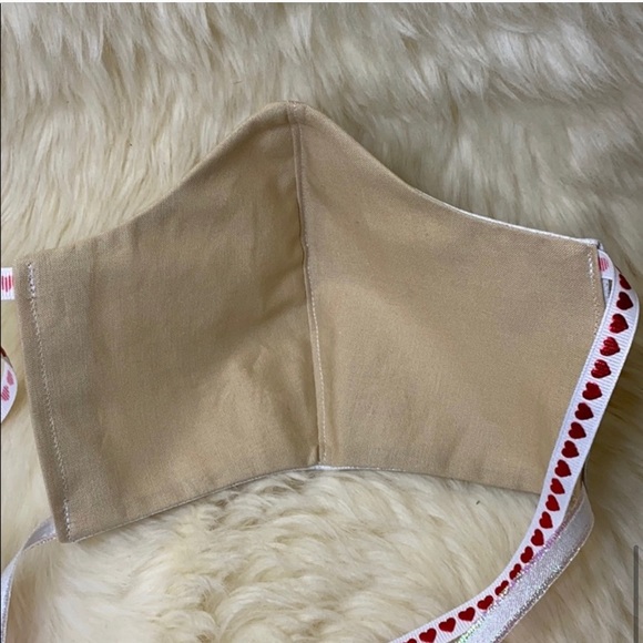 ❤️Womens Rainbow Holographic and Heart Face Mask❤️ - Picture 6 of 6